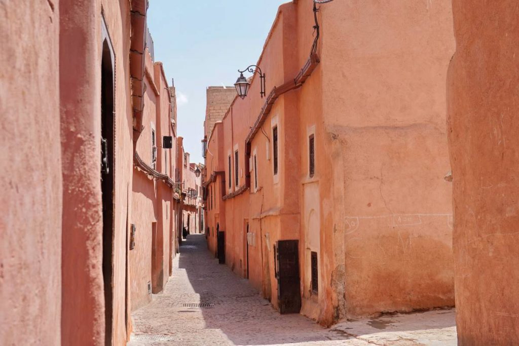 Au Maroc, l’aide au logement permet aux classes moyennes et pauvres d’acheter un habitat principal.