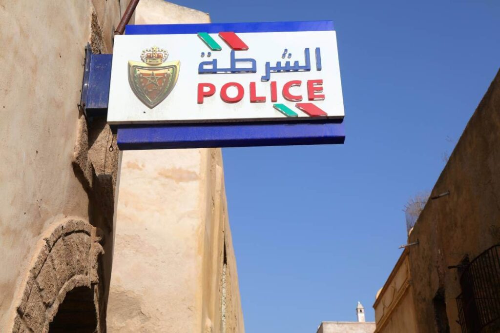Commissariat de police au Maroc où se demande la fiche anthropométrique