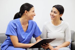 La CNSS assure à tous les salariés affiliés une assurance maladie obligatoire (AMO).