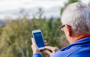 Contacter la CMR Maroc est facile grâce aux services en ligne, par téléphone, en agence ou via WhatsApp.